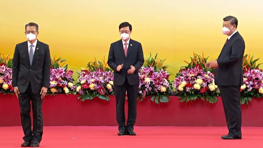 陳茂波宣誓就職。