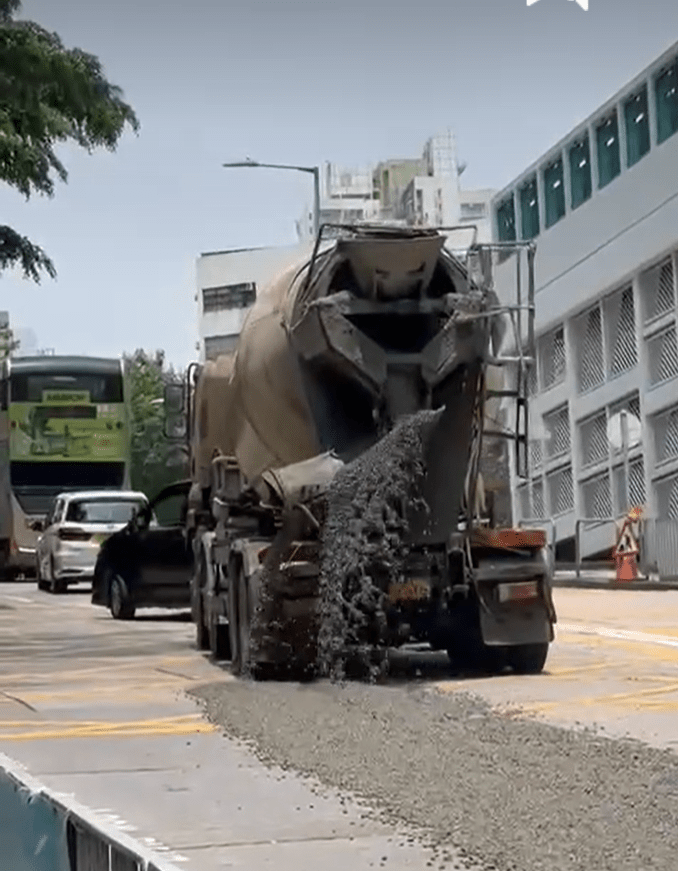 田螺車不斷「爆漿」。fb：車cam L（香港群組） 