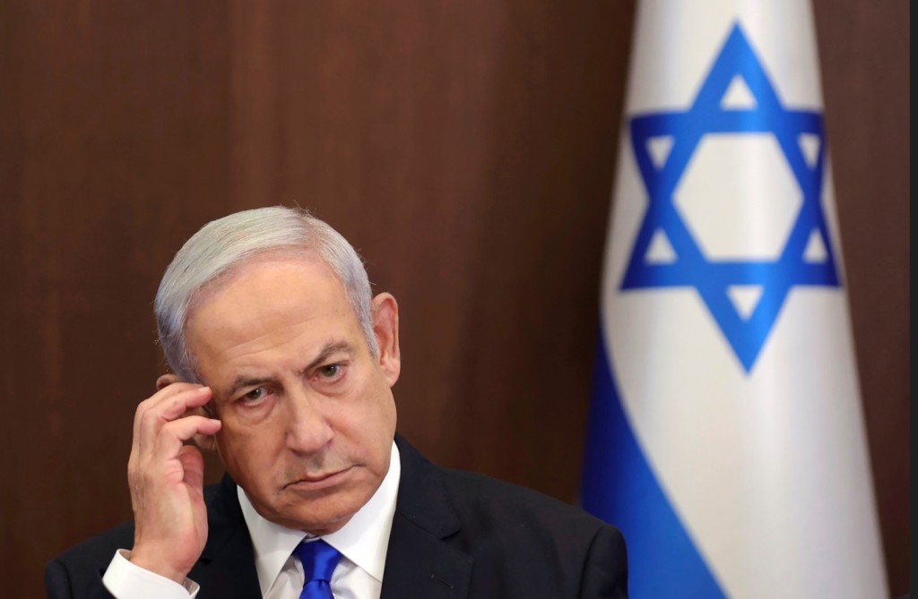 以色列反對派領袖、前總理拉彼德認為哈利瓦的辭職是「合理且有尊嚴的」，且趁機抨擊現屆執政班子，指「其實總理納塔理亞胡（圖）也應該這樣做」。美聯社