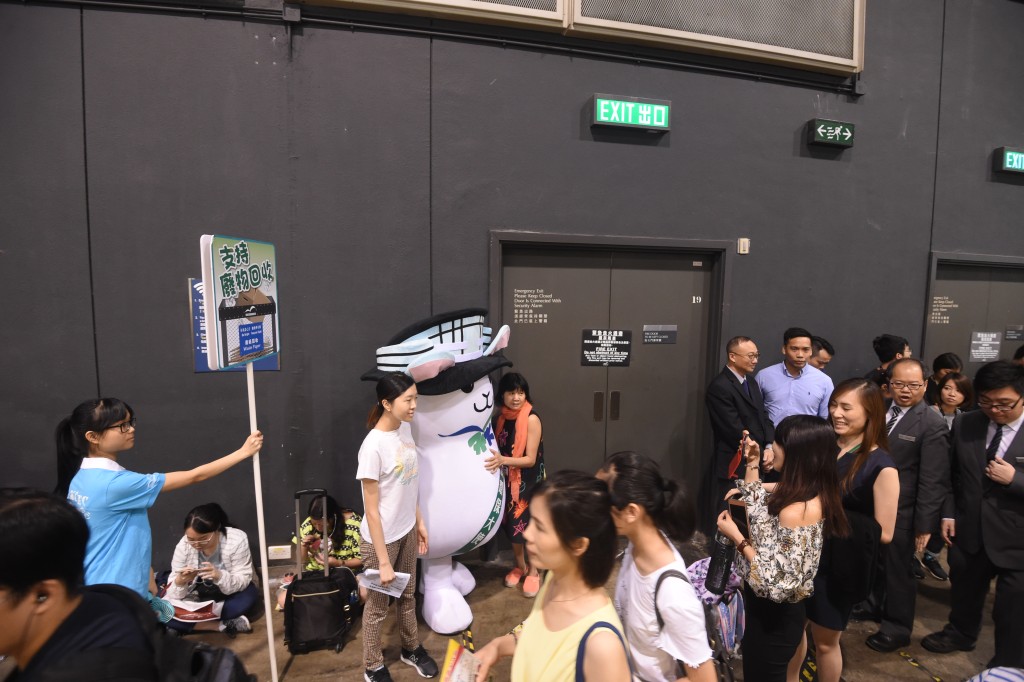 書籍捐贈處吉祥物，將會在三樓及五樓展館推廣環保回收的理念。