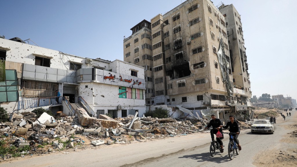  阿尔巴斯马（Al Basma）医学生殖中心被建筑碎片瓦砾包围。 路透社