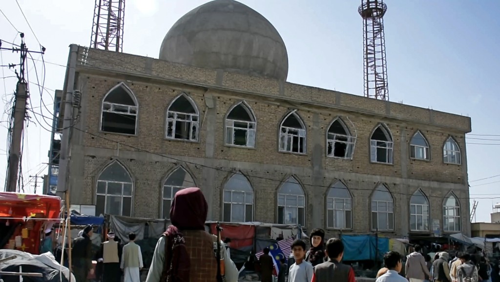 2022年4月21日，ISIS-K炸毁阿富汗马扎里沙里夫省一间清真寺，造成31人死亡。 美联社