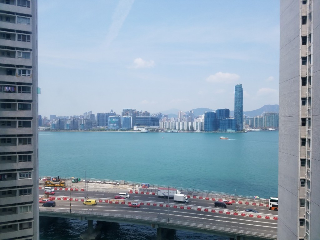 從單位可外望東區走廊及維港海景。