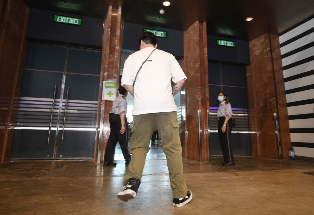 反智轉身連環睇。陳浩元攝