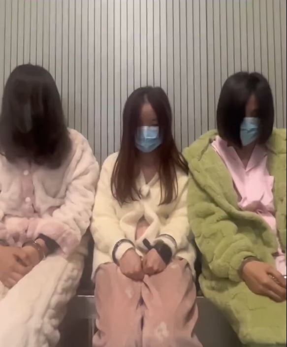 江西3名年輕女子疑因從事黃色工作被捕，需要公開拍片認錯，引發爭議。影片截圖