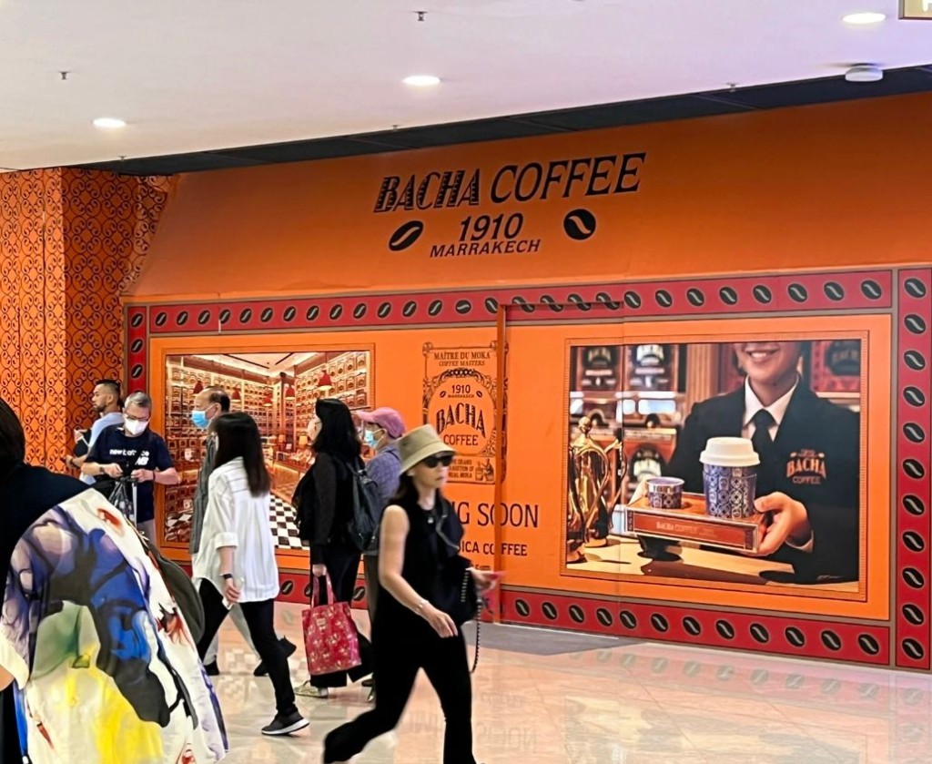有網友發現Bacha Coffee登陸香港，並已在中環ifc圍板，似要準備開店。（圖片來源:小紅書@Evelyn在香港）