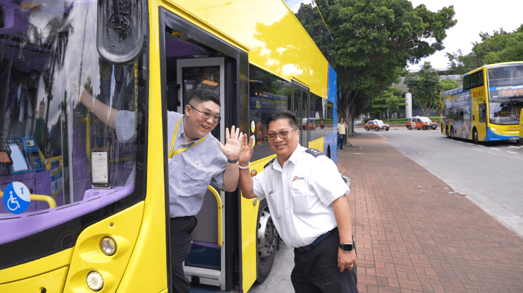 車長沃大地與站長稱，安全送達乘客是他們的服務宗旨。