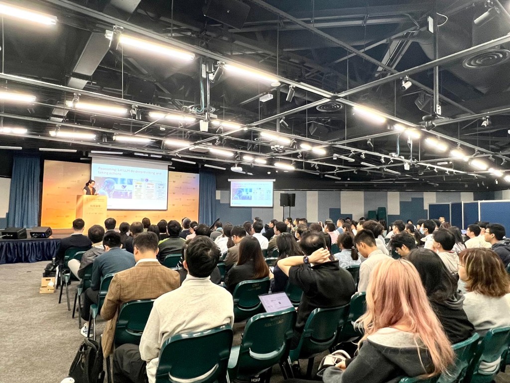 科技論壇中,王夢迪與出席者分享人工智能的機遇與挑戰。佘丹薇攝 科技論壇中,王夢迪與出席者分享人工智能的機遇與挑戰。佘丹薇攝
