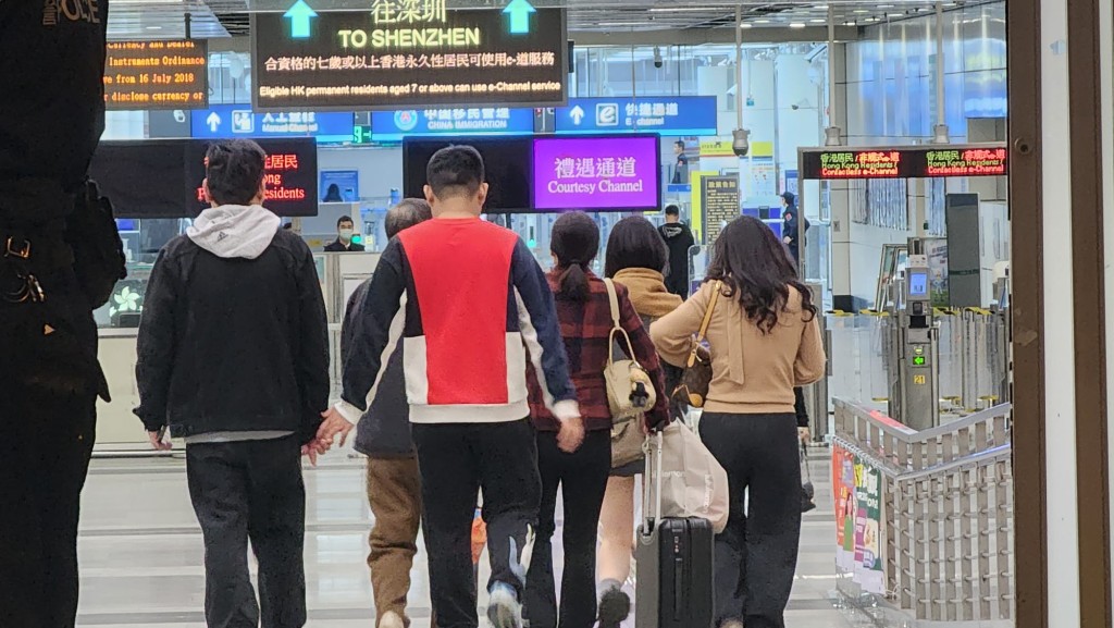 深圳灣口岸踏入元旦凌晨初時人流不多。黎志偉攝