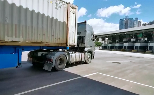 運輸業界今早到香港的香園圍口岸實地視察及親身落地試車。 貨櫃運輸業職工總會主席陳迪手提供影片截圖