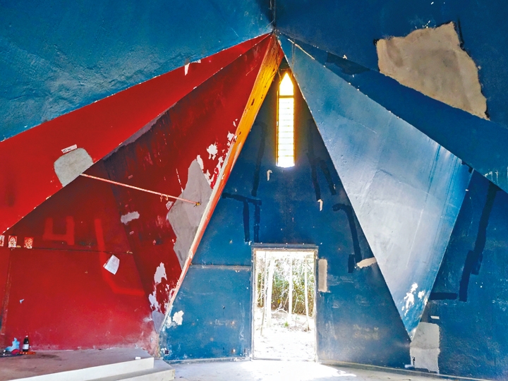 印度廟內現已空空如也，不過仍可看見其獨特結構。