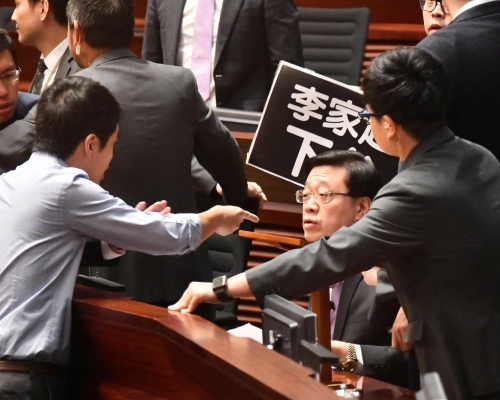 胡志伟被赶离场引民主派议员不满。