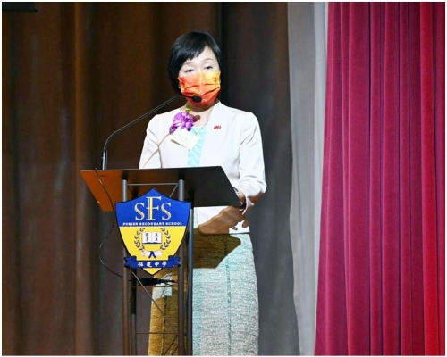 蔡若莲指教导学生爱护国家及尊重国旗，是学校的基本责任及义务。