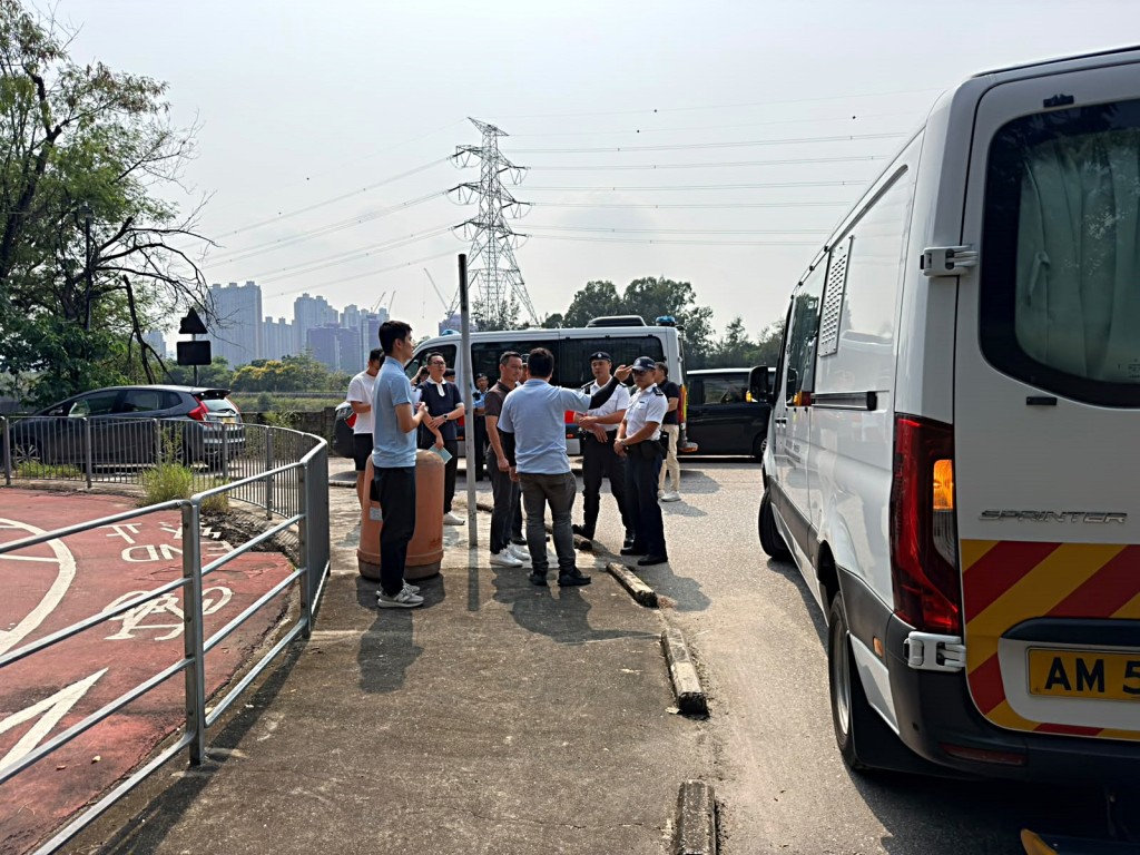 警方與漁護署聯合行動。梁國峰攝 警方與漁護署聯合行動。梁國峰攝