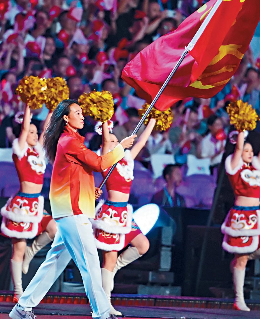 鄭欽文全運會開幕禮充當湖北持旗手。