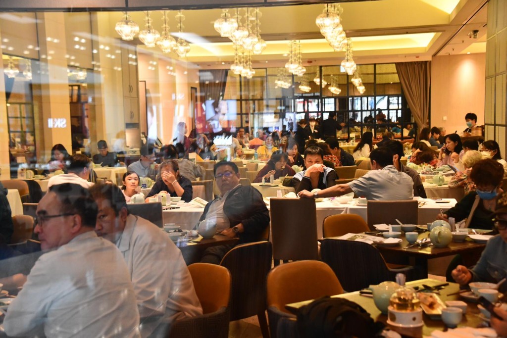 袁國勇形容本港疫情「少少失控」。資料圖片