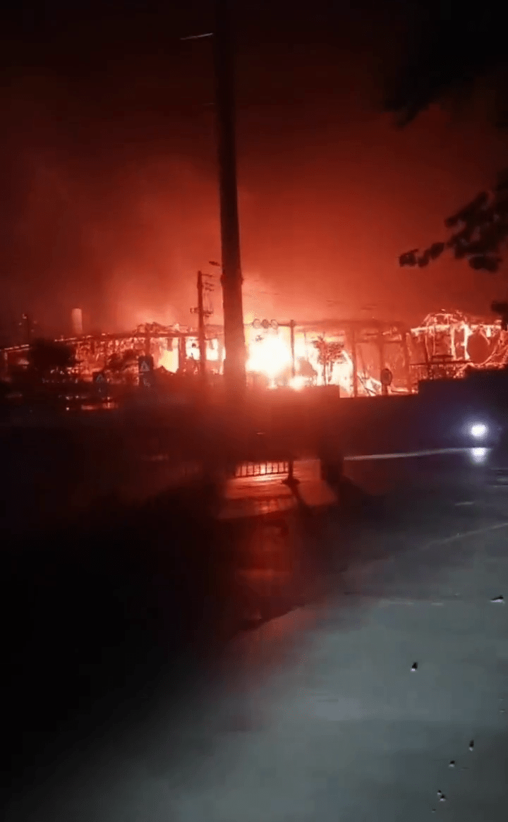 廣西鋁廠爆炸，燃起熊熊烈火。