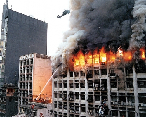 嘉利大厦在1996年11月20日发生罕见的「世纪火灾」。