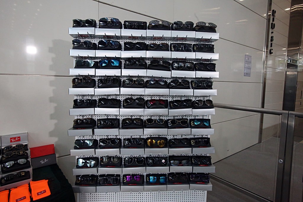 海關檢獲的冒牌太陽眼鏡。 海關檢獲的冒牌太陽眼鏡。