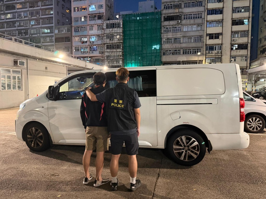 警方拘捕一名45歲本地男子，他涉嫌「經營賭博場所」。警方圖片