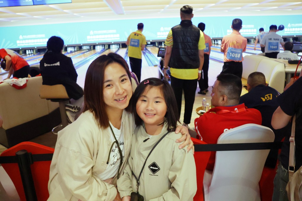 甘兆麟太太及女兒到場支持。徐嘉華攝 甘兆麟太太及女兒到場支持。徐嘉華攝