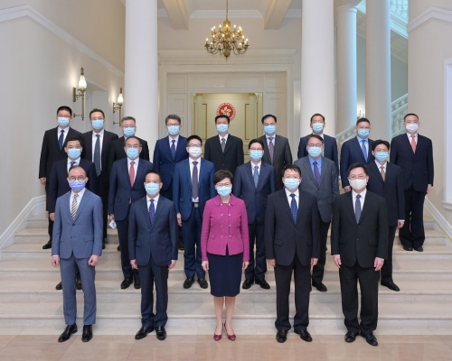 林郑月娥在礼宾府宴请由黄柳权（第一排左二）率领的代表团成员。政府新闻处图片