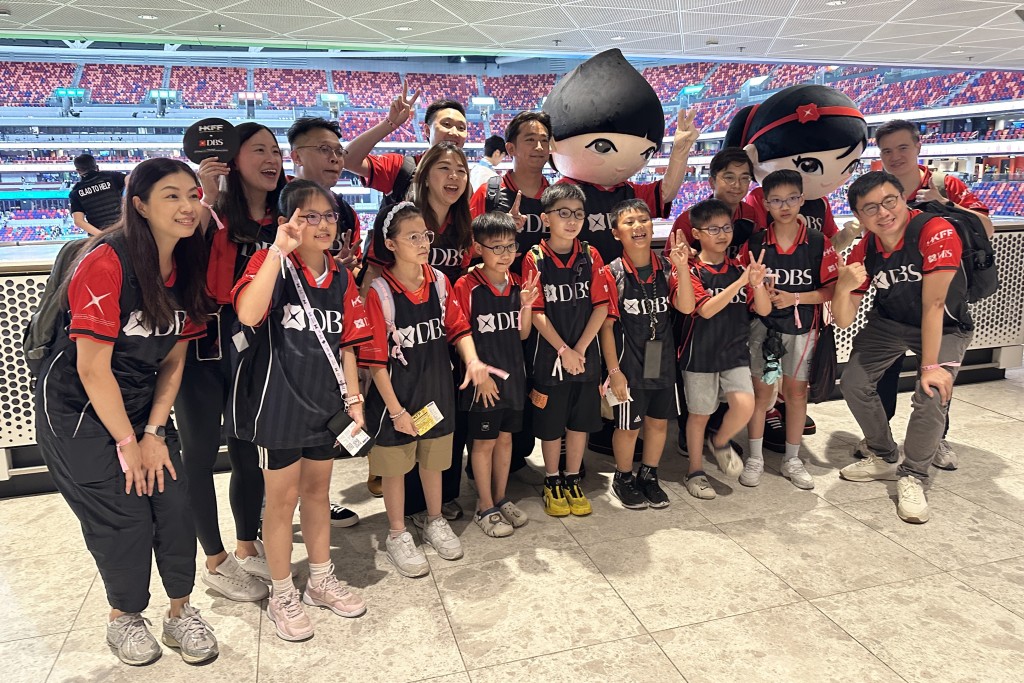 星展香港致力將足球運動與體育精神帶入社區,啟發更多年輕一代勇於追夢。 星展香港致力將足球運動與體育精神帶入社區,啟發更多年輕一代勇於追夢。