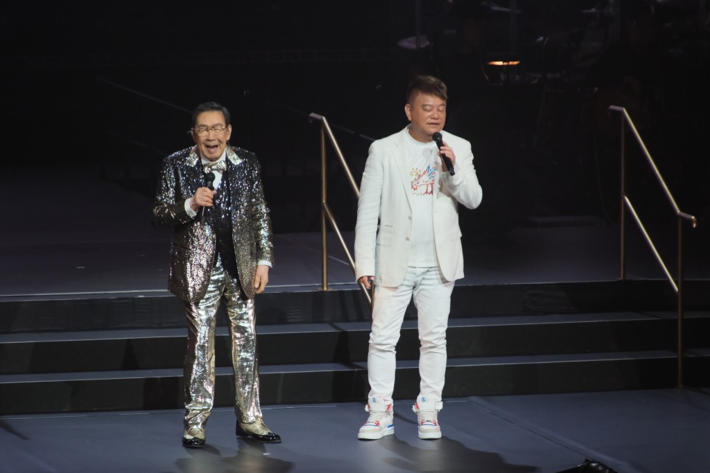 阿叻陳百祥指自己出一隻碟在紅館開了七場演唱會，但修哥未出過碟又開七場演唱會，所以自己要來踢館。