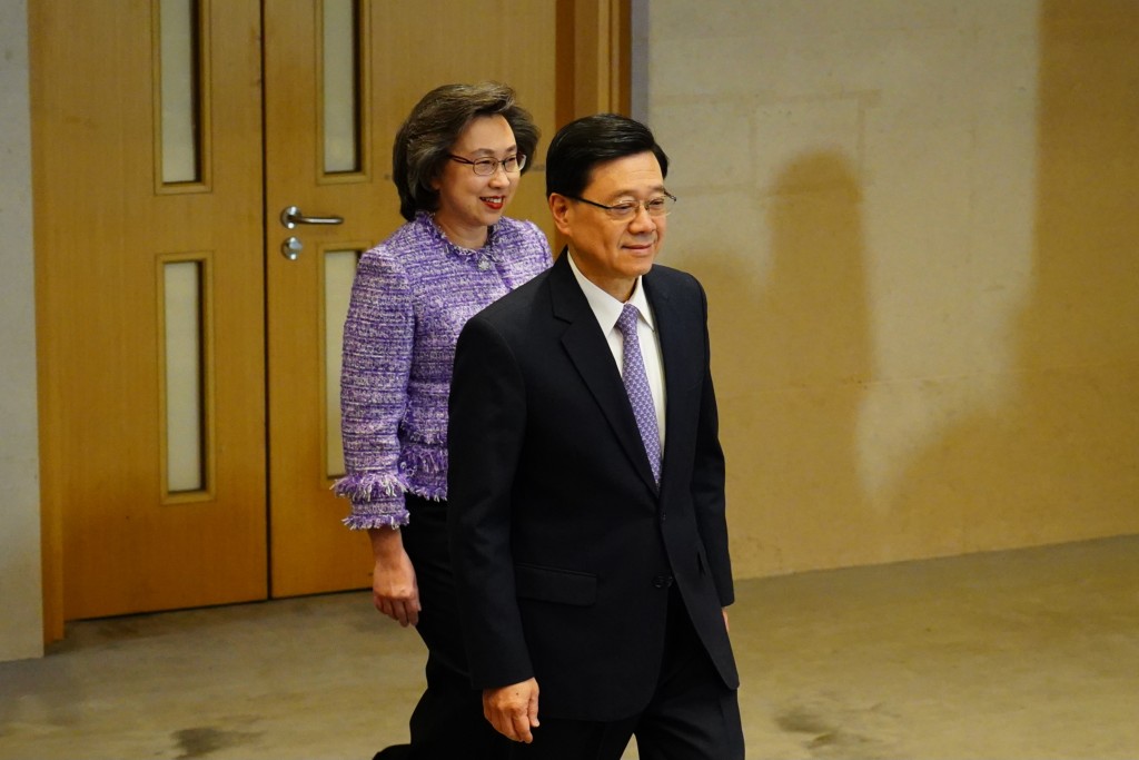 行政長官李家超約下午4時45分親臨嘉許狀頒發典禮。