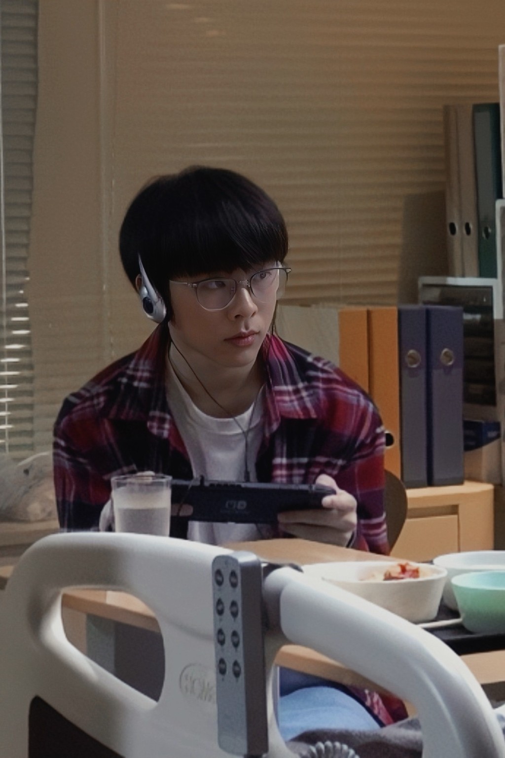 《你都有今日》兒子蘇文濤被父親的朱康掌摑。 《你都有今日》兒子蘇文濤被父親的朱康掌摑。