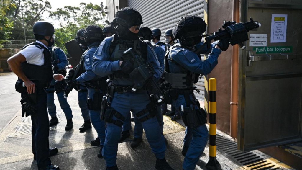 演習模擬反恐部隊及軍裝人員接報後迅速到場,並及時制服恐怖分子。警方FB