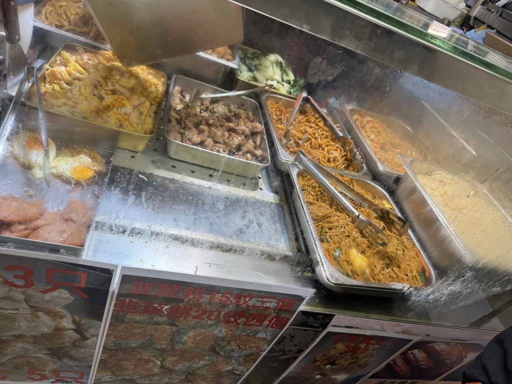 低至$15一盒單餸飯的價錢,令網民大讚性價比極高。 低至$15一盒單餸飯的價錢,令網民大讚性價比極高。