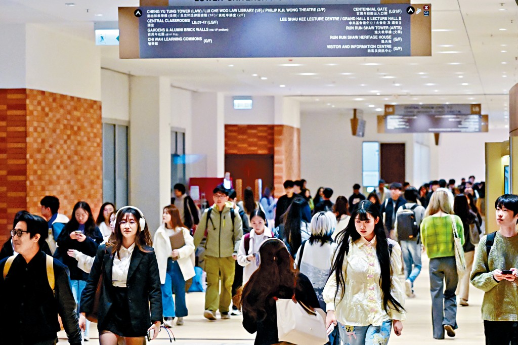 政府鼓勵專上院校舉辦參觀實驗室、大師講座等高增值遊學產品，為院校拓展生源與收入。