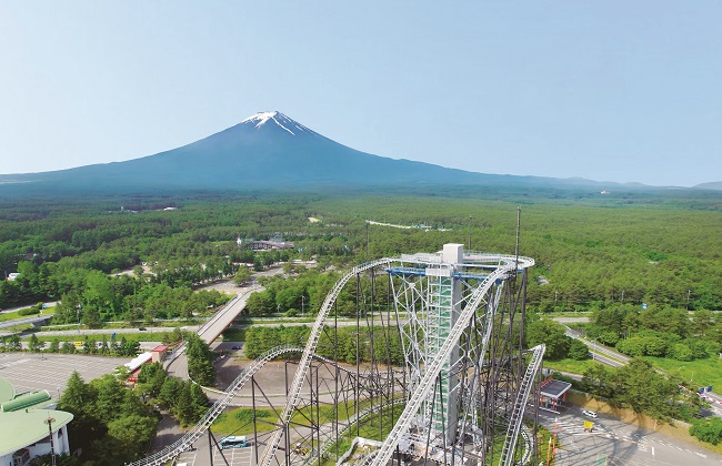 位于富士五湖地区的富士急Highland乐园，有富士山美景作伴。