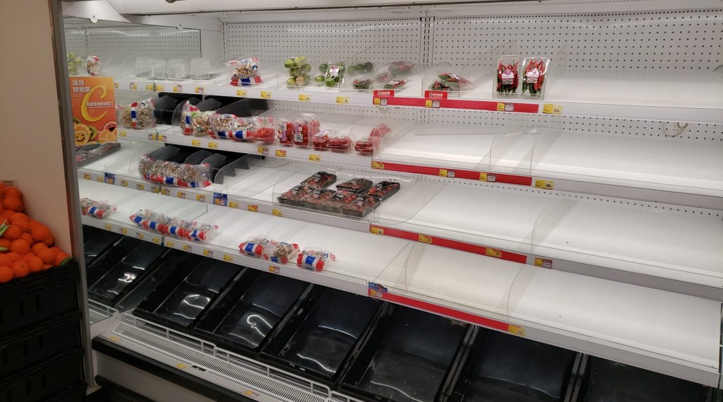 網民紛紛上載各區超市貨架被清空情況。fb群組「屯門牛」圖片
