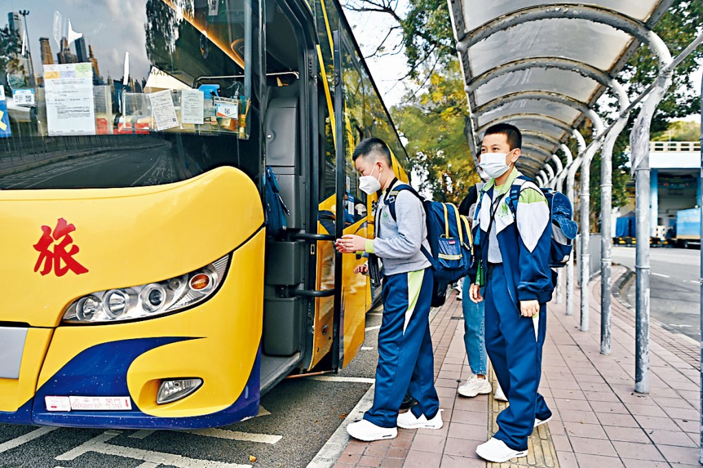 跨境校巴數量暫時只得疫前約7至8成。