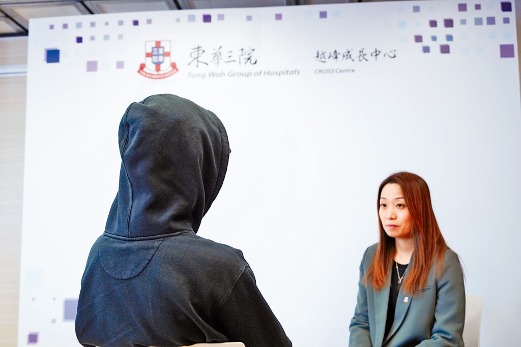 阿成（左）指，即使停食「太空油」，仍然無法恢復過去的集中力，促大眾不要輕易嘗試。
