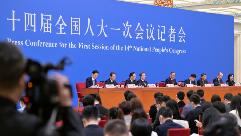 今屆兩會起不再舉行總理記者會。圖為總理李強去年出席十四屆全國人大一次會議記者會。新華社
