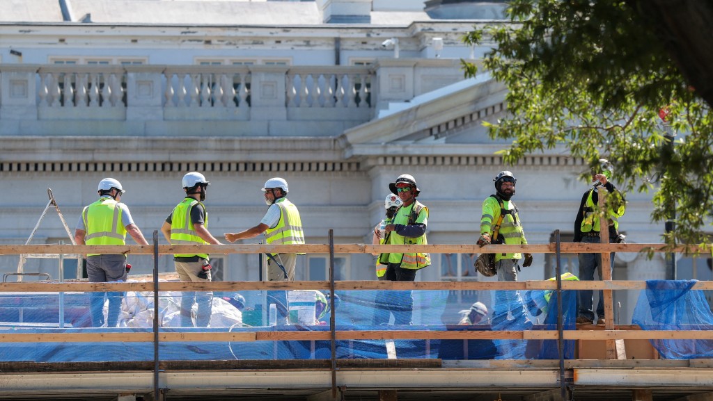 美国最高法院暂缓停工令 准特朗普续建白宫宴会厅。路透社