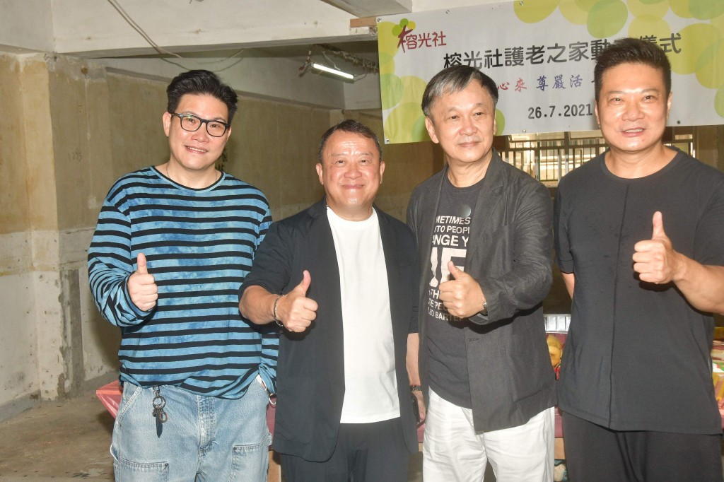 TVB總經理曾志偉（左二）與陳德森（右二）是多年好友。