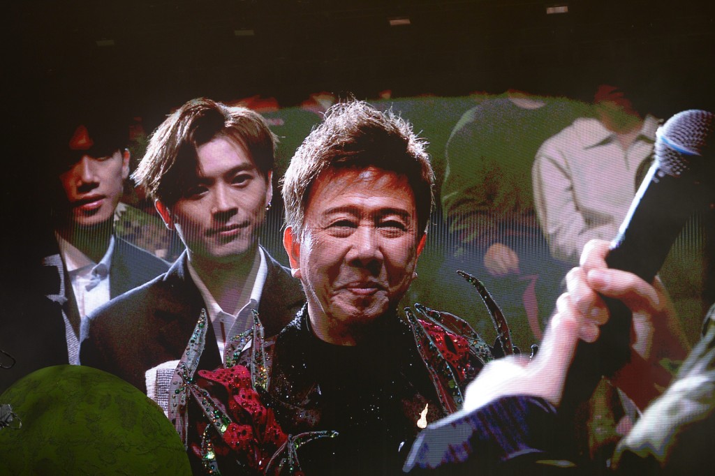尹光盛装出席「叱咤2023颁奖礼」，一直坐在台下保持微笑。