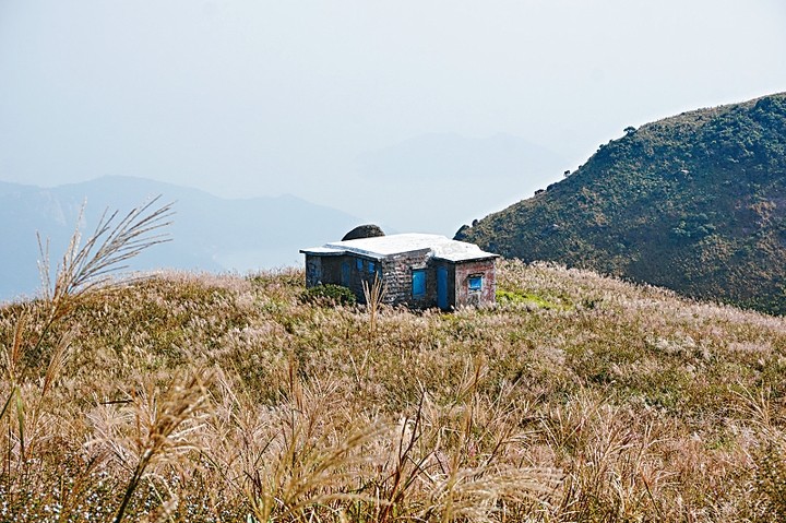 来到大东山，可看见被称为「烂头营」、昔日由传教士兴建的度假石屋。