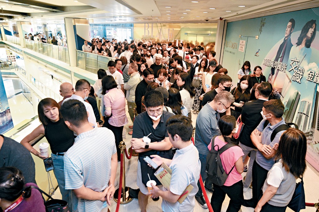 本港樓市已逐步企穩，但預期不會出現過去那種爆發式增長，回報未必及得上環球股票組合的8至9厘。