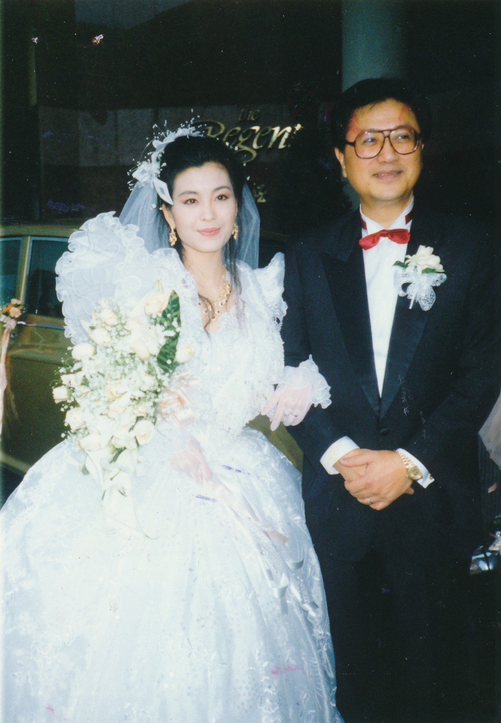 伍咏薇在参选后不久结婚，但结婚13日之后，翁江培便突然因心脏病发在深圳离世。