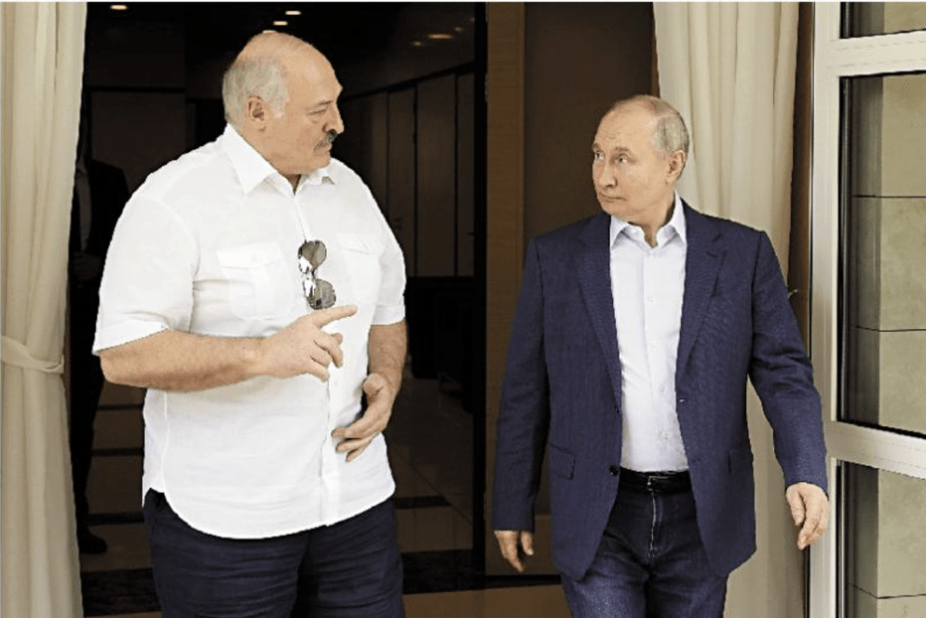 白俄總統盧申科夫（左）與俄羅斯總統普京關係友好。美聯社