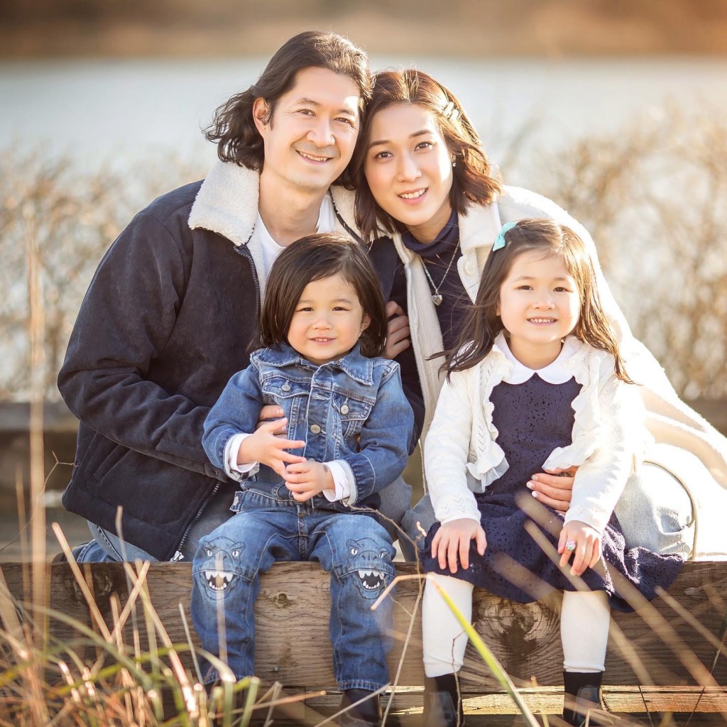 鍾嘉欣婚後育有一女一子。