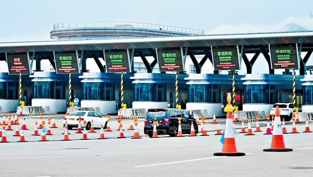 有關跨境車輛牌證申請的修訂規例昨日刊憲，建議包括把跨境車輛的封閉道路通行許可證最長有效期由12個月延長至60個月。