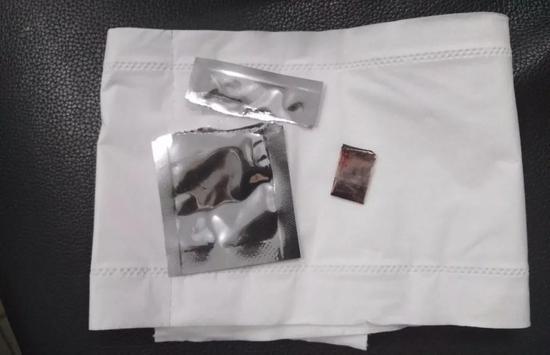 用作冒充处女的「鸽子血」纸巾。网图