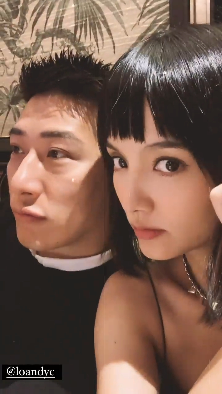 Anjaylia與友人鬼馬合照。