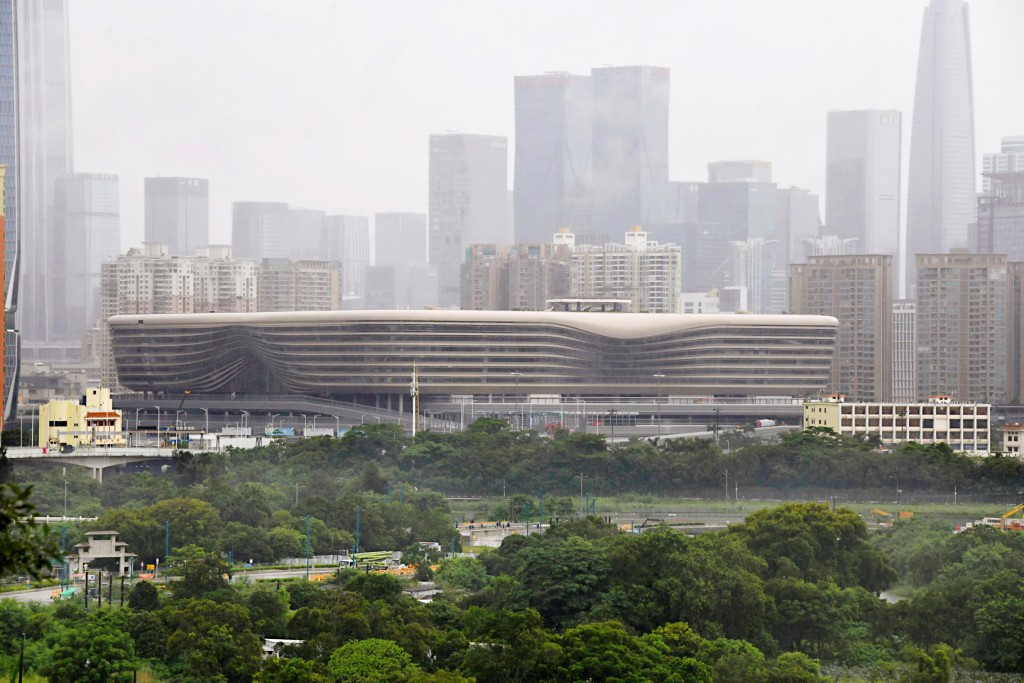 《皇崗口岸港方口岸區條例草案》將於本周五（31日）正式生效，特區政府當日將正式接管新皇崗口岸港方口岸區。